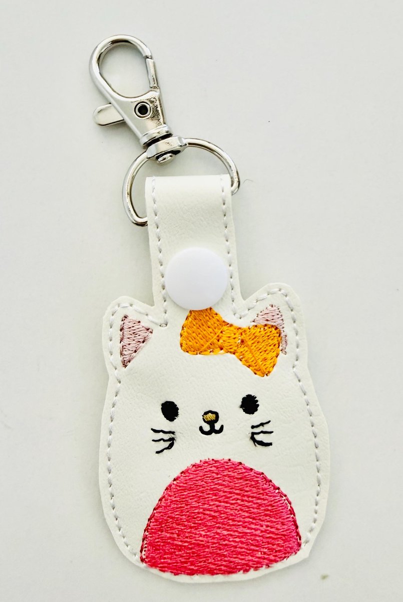 Embroidery Cat Keychain Design, White Vinyl Kitten Bag Charm (Digital File)